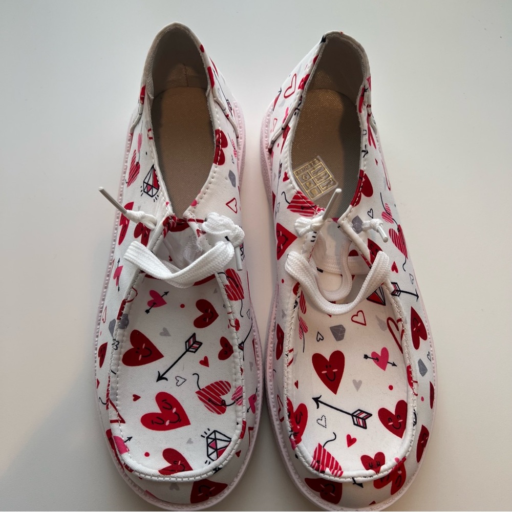 Heart Pattern Sneakers - Red & White
